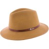 Chapeau grand bord adulte avec une fine ceinture en cuir