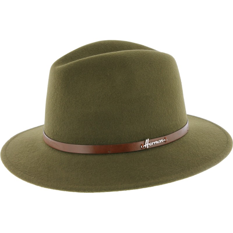 Chapeau grand bord adulte avec une fine ceinture en cuir