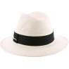 chapeau de paille avec ceinture noire