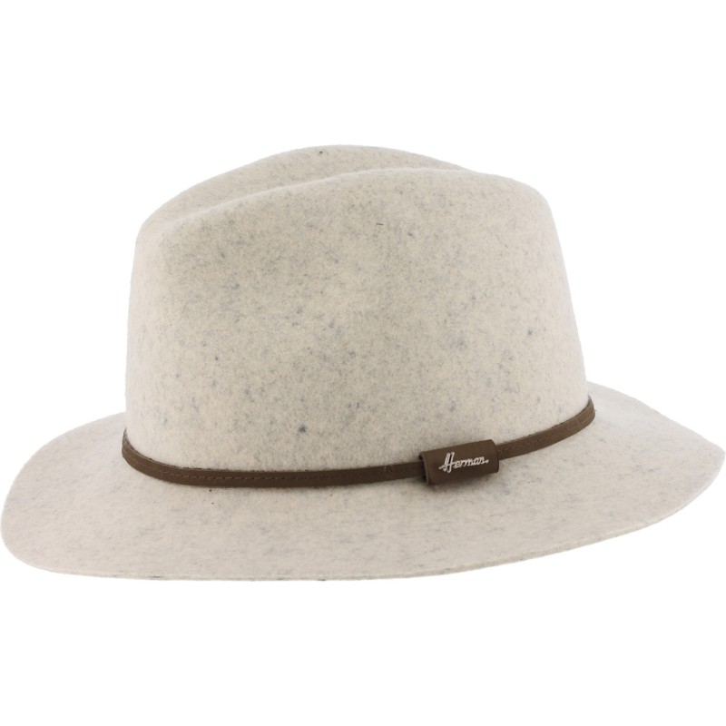 Large brim hat, with thin hatband