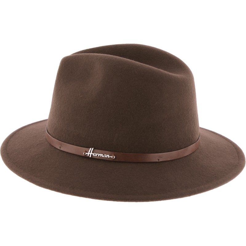 Chapeau grand bord adulte avec une fine ceinture en cuir