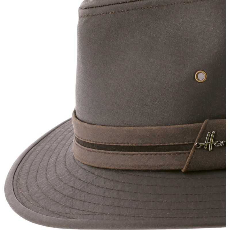 Chapeau petit bord en coton impermeable avec oeillets métalliques