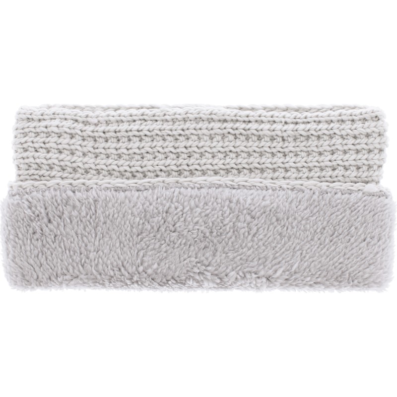 neckband knitted with 80% recycled plastic thread. Lined in ultra soft