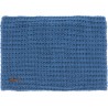 Tour de cou enfant uni tricoté avec 80% de fil de plastique recyclé. D