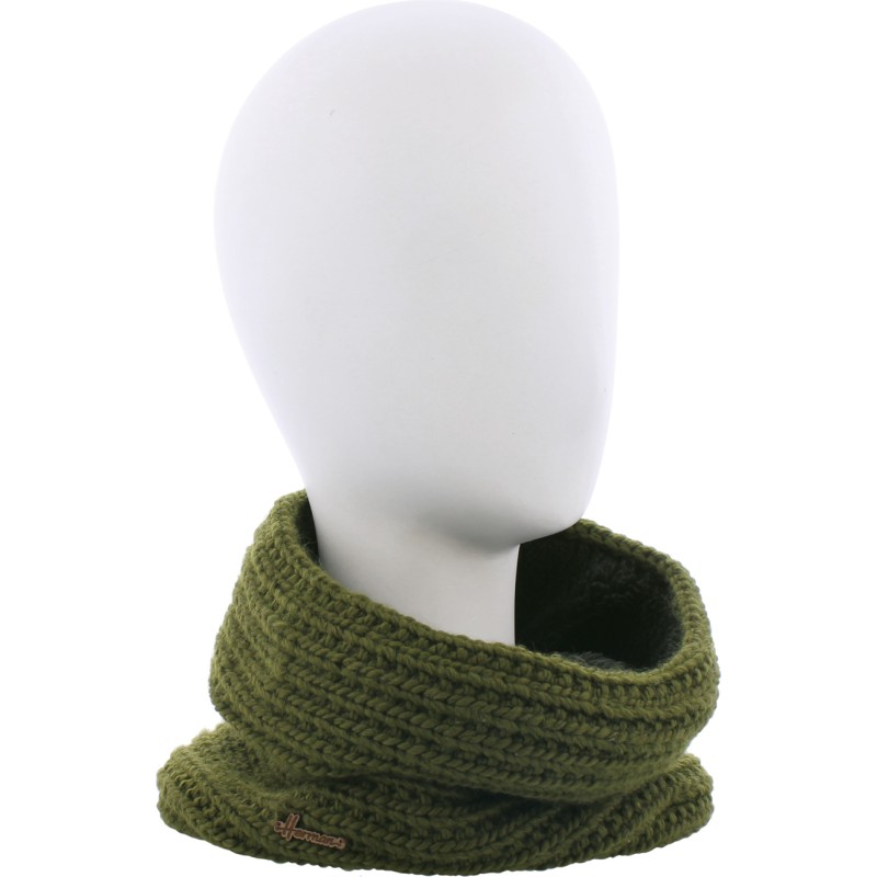 neckband knitted with 80% recycled plastic thread. Lined in ultra soft