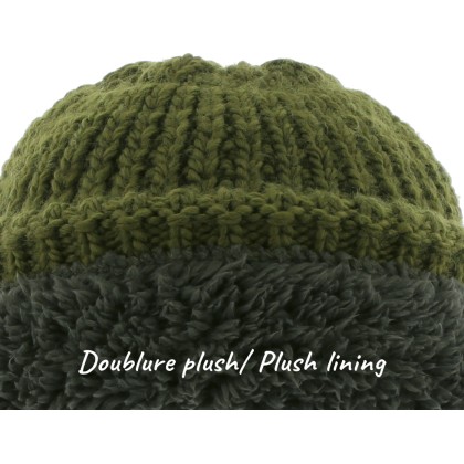 hat with plain cuff knitted with 80% recycled plastic thread. Unlined