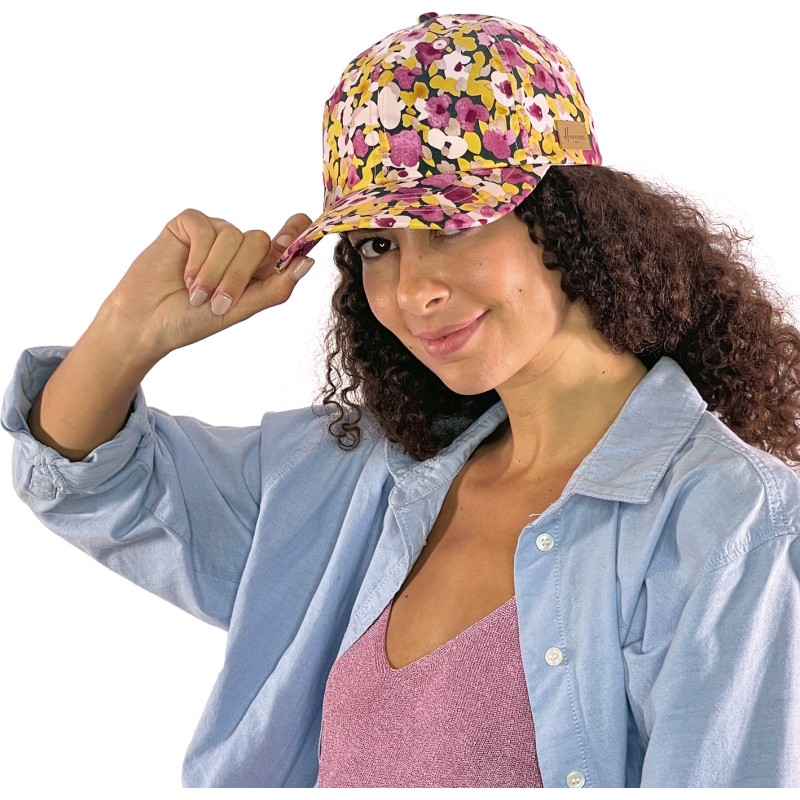 Flower pattern baseball cap. Velcro closing