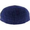 Casquette plate en tissu à motif carrés.