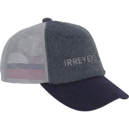 Two-tone baseball cap in plush and mesh.