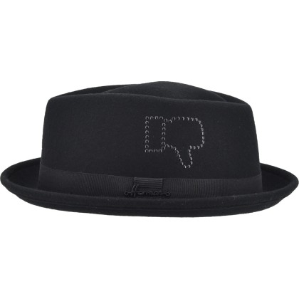 Hat with small raised brim in plain wool felt with metal markings.