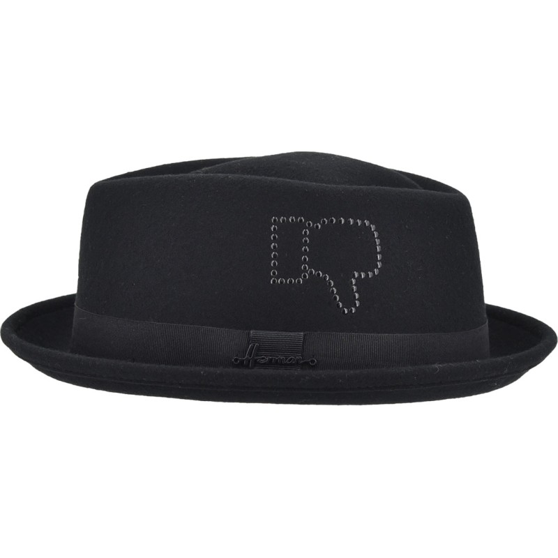 Hat with small raised brim in plain wool felt with metal markings.