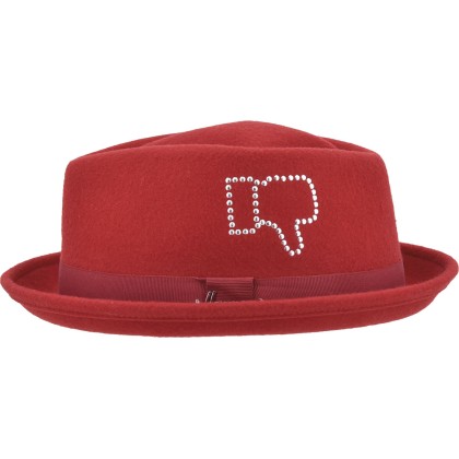 Hat with small raised brim in plain wool felt with metal markings.