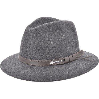 Large-brimmed hat in plain wool felt with leather belt.