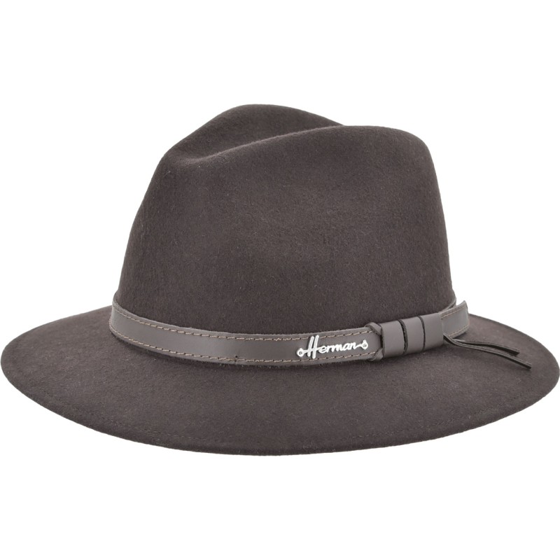 Large-brimmed hat in plain wool felt with leather belt.