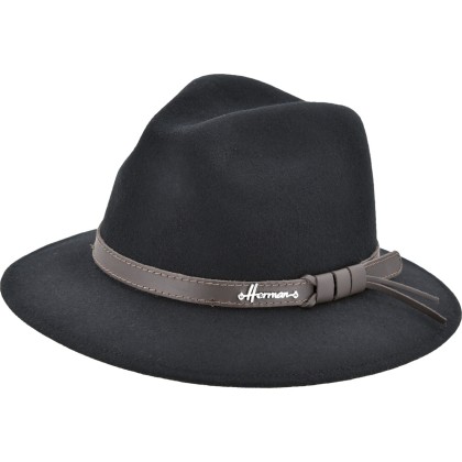 Large-brimmed hat in plain wool felt with leather belt.