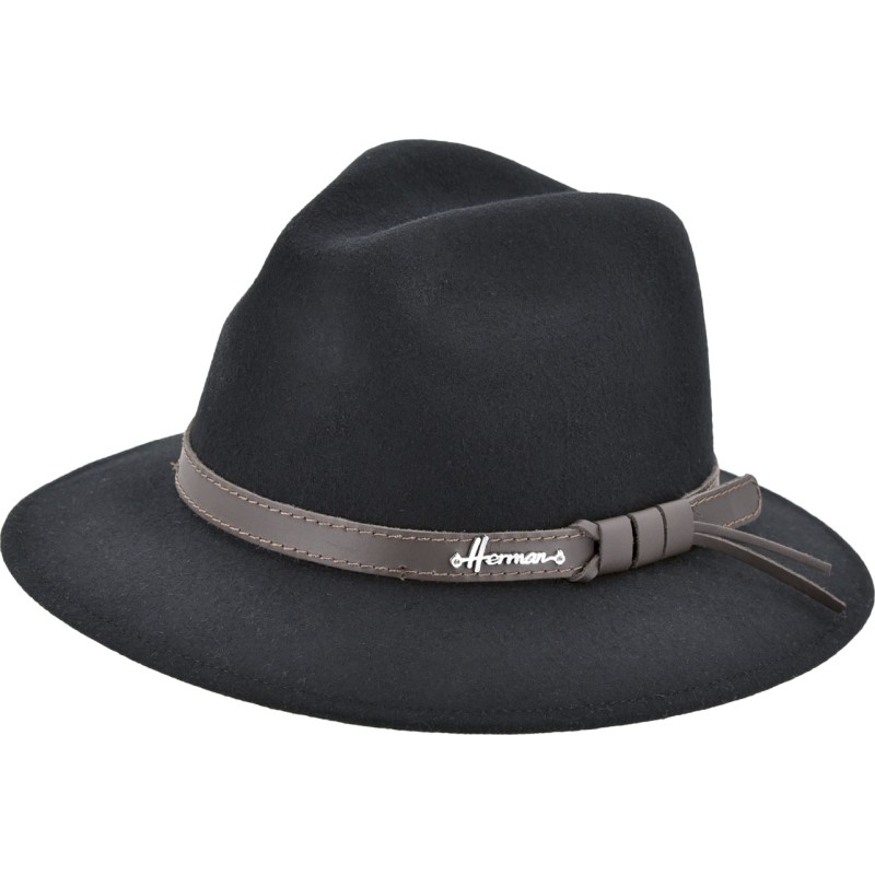 Large-brimmed hat in plain wool felt with leather belt.