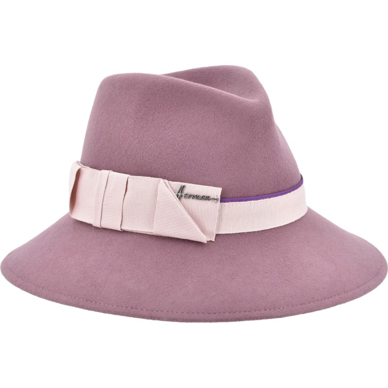 Chapeau femme en feutre de laine uni.
