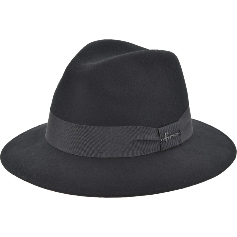 Large-brimmed hat in plain wool felt with plain grosgrain.