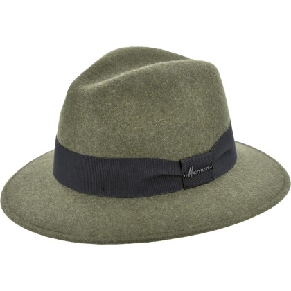 Large-brimmed hat in plain wool felt with plain grosgrain.