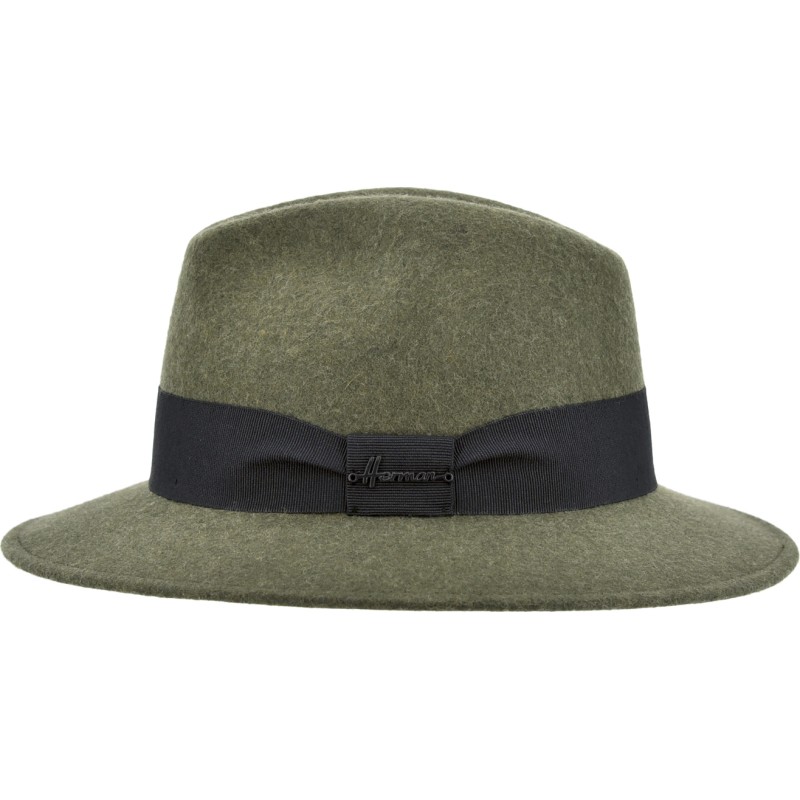 Large-brimmed hat in plain wool felt with plain grosgrain.