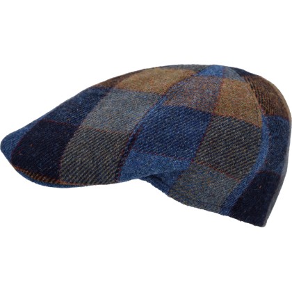Flat 6-rib woolen cap with square pattern.