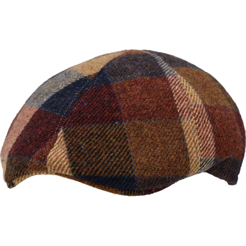 Casquette plate 6 côtes en toile de laine à motif carreaux. Casquette plate 6 côtes en toile de laine à motif carreaux.