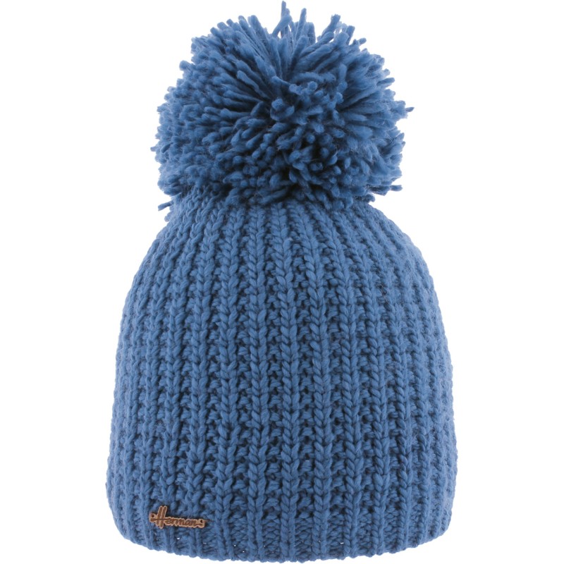 Plain hat knitted with 80% recycled plastic thread, with thread pompom