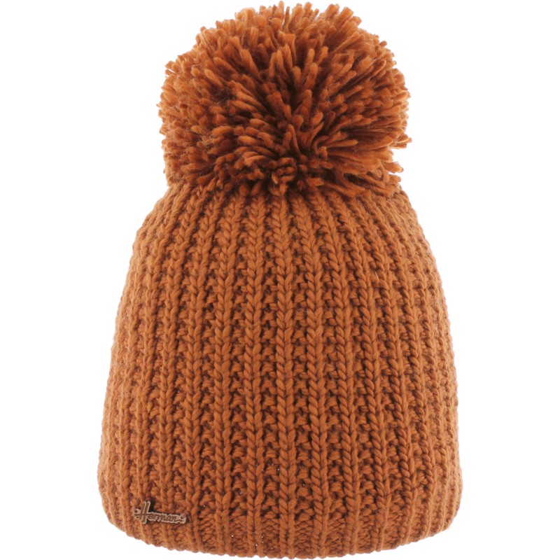 Plain adult hat knitted with 80% recycled plastic thread, with thread