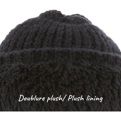 hat with plain cuff knitted with 80% recycled plastic thread. Unlined