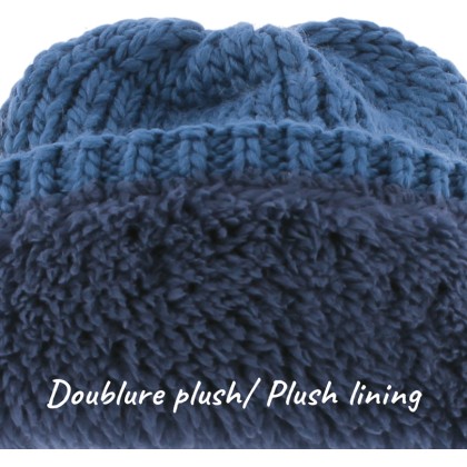 Adult hat with plain cuff knitted with 80% recycled plastic thread. Un